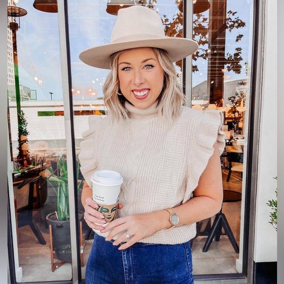 Debut Feminine Fun Natural White Ruffled Cable Knit Sleeveless Sweater Size S/M - Picture 3 of 14